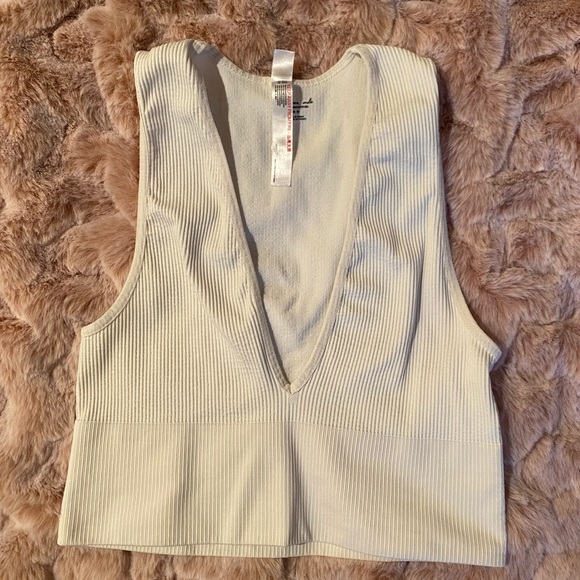 OUT FROM UNDER Hailey Seamless Plunge Bra Top - Picture 3 of 6